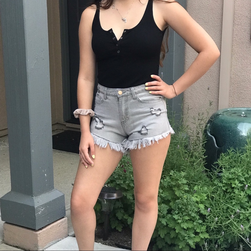 60% CLEARANCE‼️Colby Distressed Grey Shorts - Picture 7 of 7